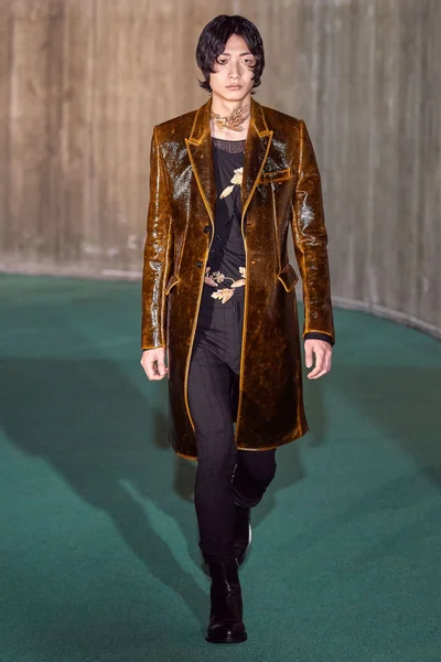 Look 24